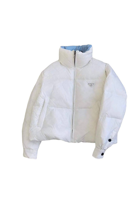Объемная куртка белого цвета Prada, фото