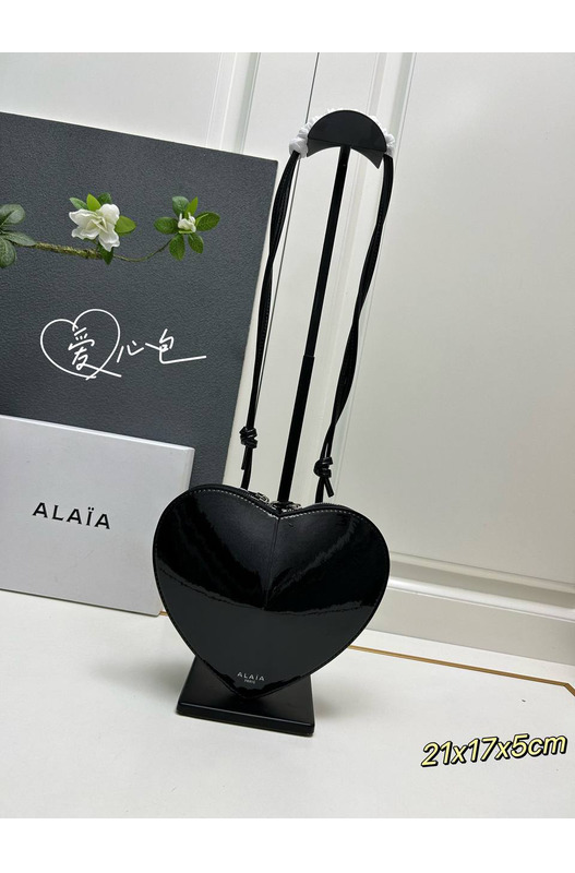 Сумка Alaia в форме сердца Alaia, фото